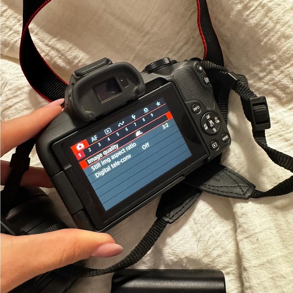 Canon EOS R50 Black Camera Kit - Picture 3 of 3